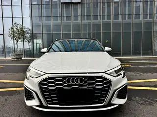 Audi A3 2022 Sportback 35 TFSI Estilo deportivo de moda exterior foto 2