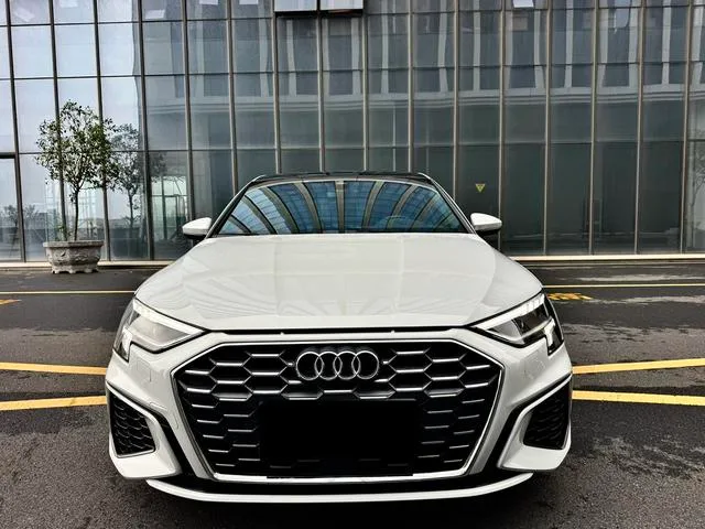 Audi A3 2022 Sportback 35 TFSI Estilo deportivo de moda exterior foto 2