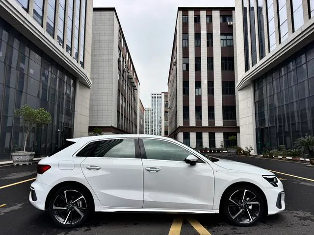 Audi A3 2022 Sportback 35 TFSI Estilo deportivo de moda exterior foto 5