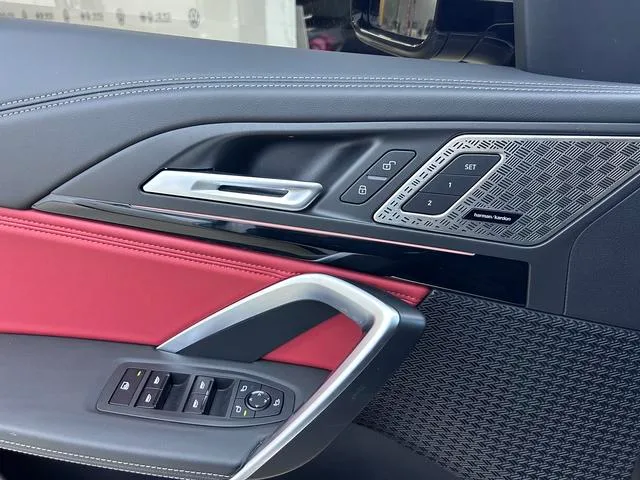 BMW X1 2023 sDrive25Li X Design Suit interior photo 9