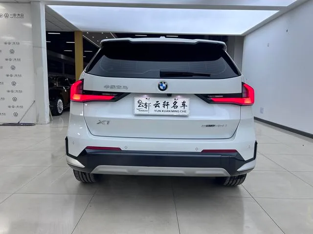 BMW X1 2023 sDrive25Li X Design Suit interior photo 12