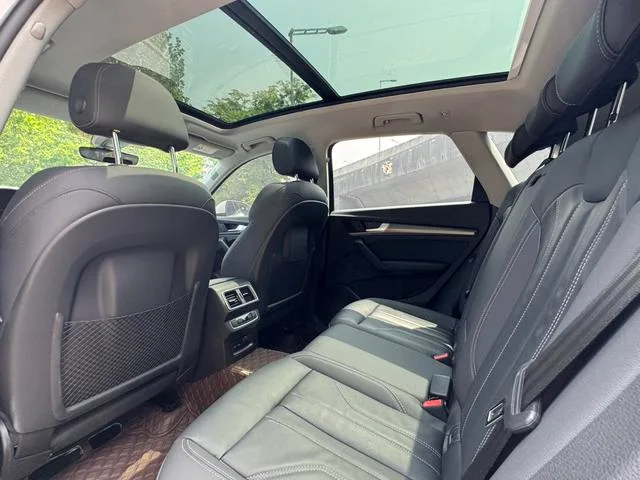 Audi Q5L 2022 45T Deluxe Dynamic interior photo 7