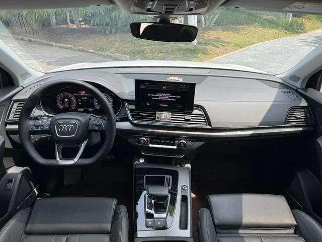 Audi Q5L 2022 45T Deluxe Dynamic interior photo 8