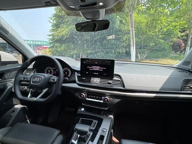 Audi Q5L 2022 45T Deluxe Dynamic interior photo 9