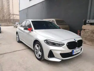 BMW 1 Series 2021 120i M Sports version exterior photo 3