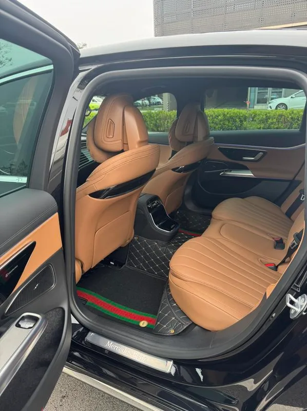 Mercedes-Benz E-Class 2025 E 260 L Coche exterior foto 5