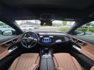 Mercedes-Benz E-Class 2025 E 260 L Coche interior foto 6