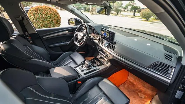 Audi Q5L 2022 45T Deluxe Dynamic interior photo 7