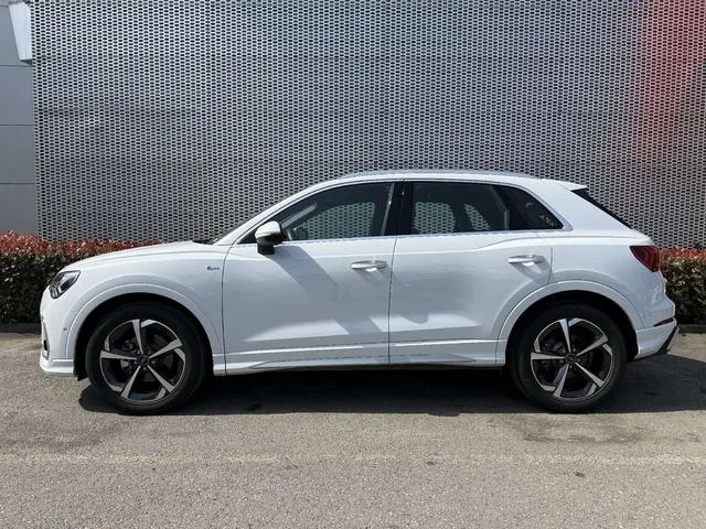 Audi Q3 2025 quattro 45 Anniversary Collector’s Edition 35 TFSI Fashion dynamic type exterior photo 3