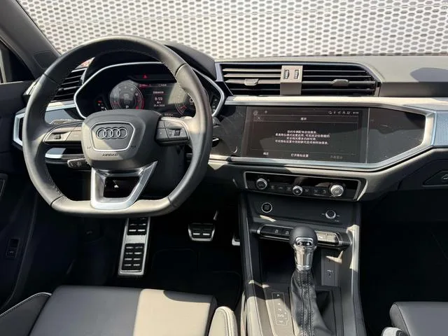 Audi Q3 2025 quattro 45 Anniversary Collector’s Edition 35 TFSI Fashion dynamic type interior photo 9