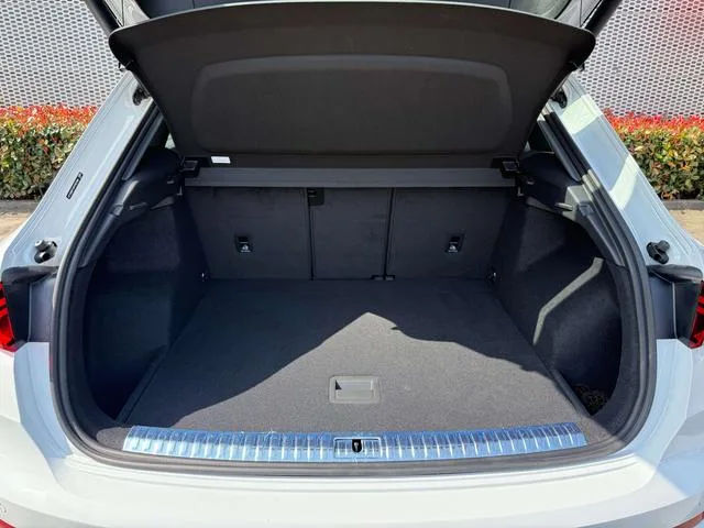 Audi Q3 2025 quattro 45 Anniversary Collector’s Edition 35 TFSI Fashion dynamic type interior photo 10