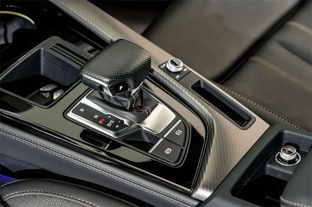 Audi A4L 2024 40 TFSI quattro RS Kit Burn Rate Type interior photo 12