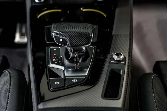 Audi A4L 2024 40 TFSI quattro RS Kit Burn Rate Type interior photo 15
