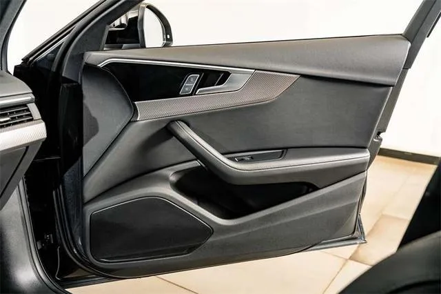 Audi A4L 2024 40 TFSI quattro RS Kit Burn Rate Type interior photo 16
