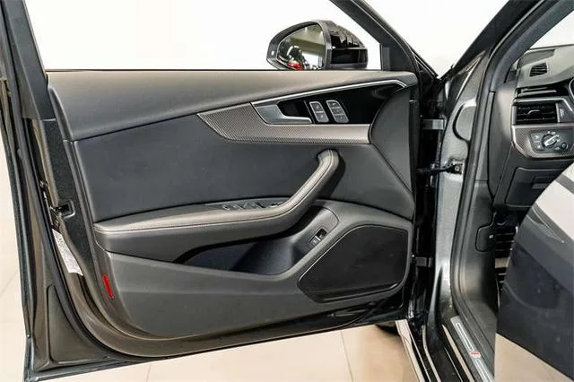 Audi A4L 2024 40 TFSI quattro RS Kit Burn Rate Type interior photo 17