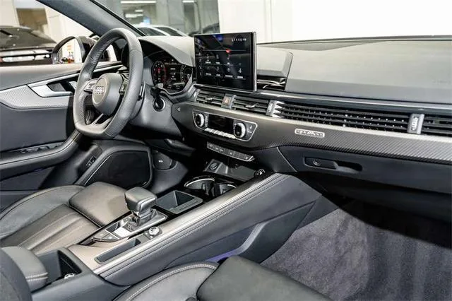 Audi A4L 2024 40 TFSI quattro RS Kit Burn Rate Type interior photo 18