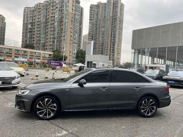 Audi A4L 2023 40 TFSI Deluxe Dynamic exterior photo 3
