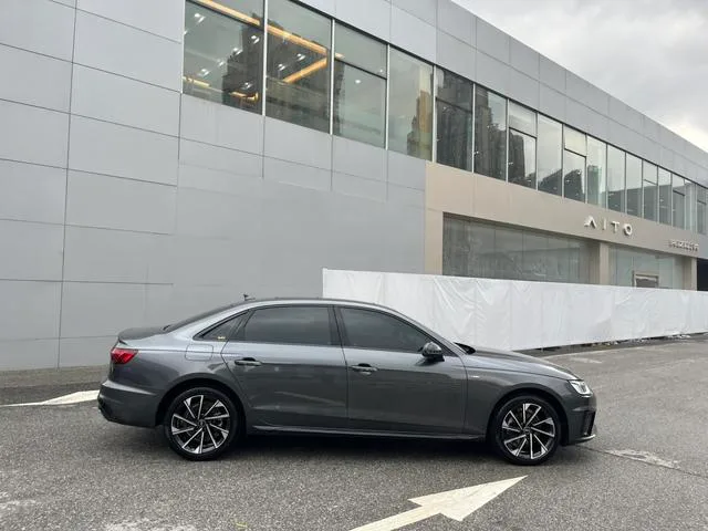 Audi A4L 2023 40 TFSI Deluxe Dynamic exterior photo 5