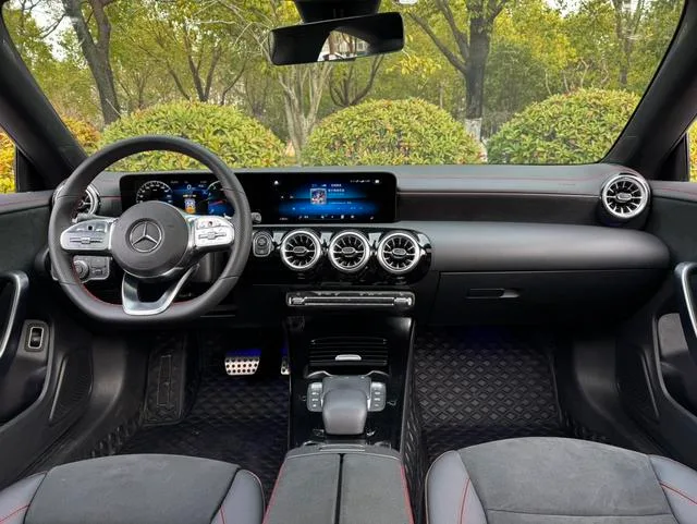 Mercedes-Benz CLA 2022 CLA 200 Four-door coupe interior photo 18