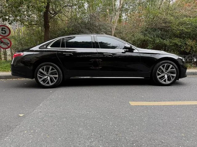 Mercedes-Benz E-Class 2025 E 300 L Fashionable Passenger car exterior photo 2