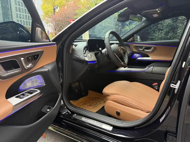 Mercedes-Benz E-Class 2025 E 300 L Fashionable Passenger car exterior photo 5
