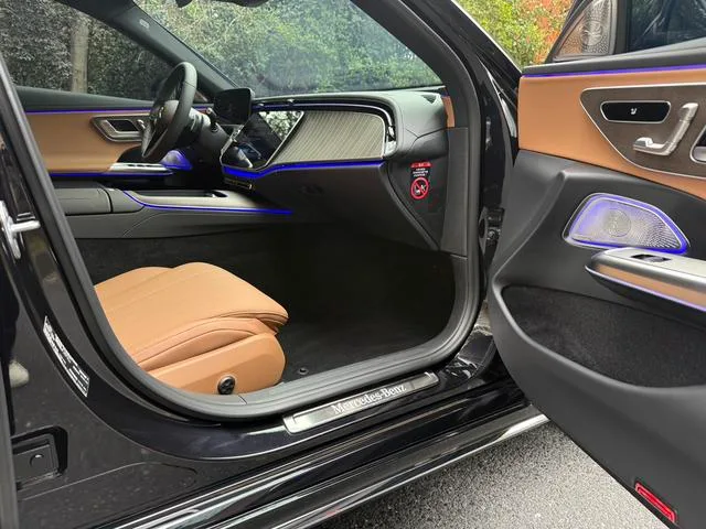 Mercedes-Benz E-Class 2025 E 300 L Fashionable Passenger car interior photo 8