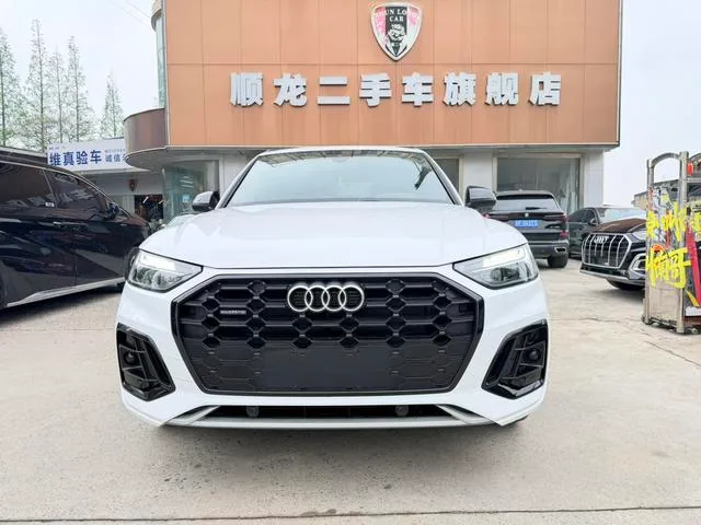 Audi Q5L Sportback 2023 40 TFSI Luxury type exterior photo 2