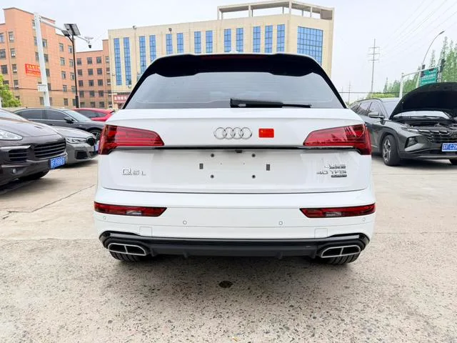 Audi Q5L Sportback 2023 40 TFSI Luxury type exterior photo 3