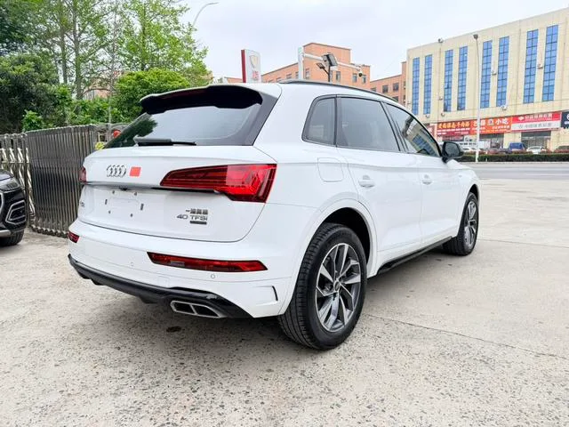 Audi Q5L Sportback 2023 40 TFSI Luxury type exterior photo 4