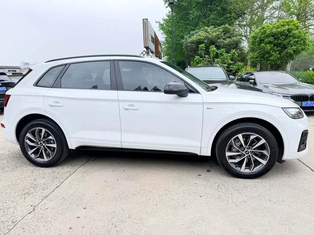 Audi Q5L Sportback 2023 40 TFSI Luxury type exterior photo 5