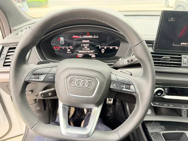 Audi Q5L Sportback 2023 40 TFSI Luxury type exterior photo 7