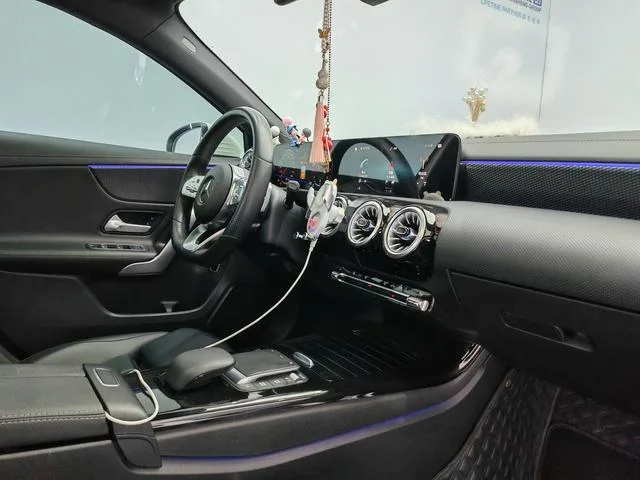 Mercedes-Benz A-Class 2022 A 200 L Спортивный седан Модная версия интерьер фото 15