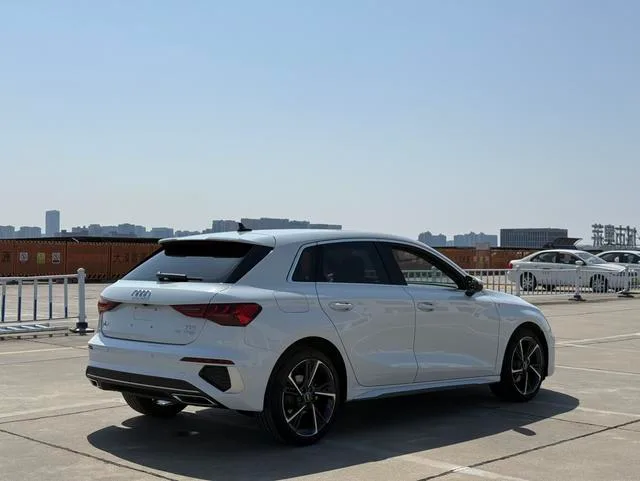 Audi A3 2023 Sportback 35 TFSI Модный спортивный тип экстерьер фото 5