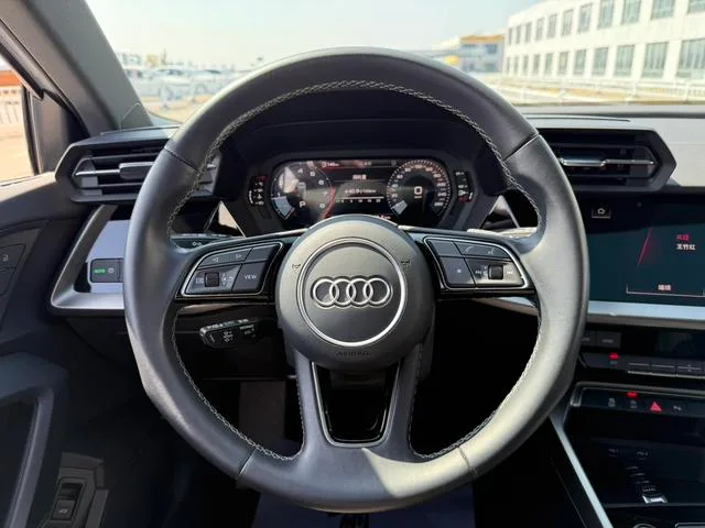Audi A3 2023 Sportback 35 TFSI Модный спортивный тип интерьер фото 11