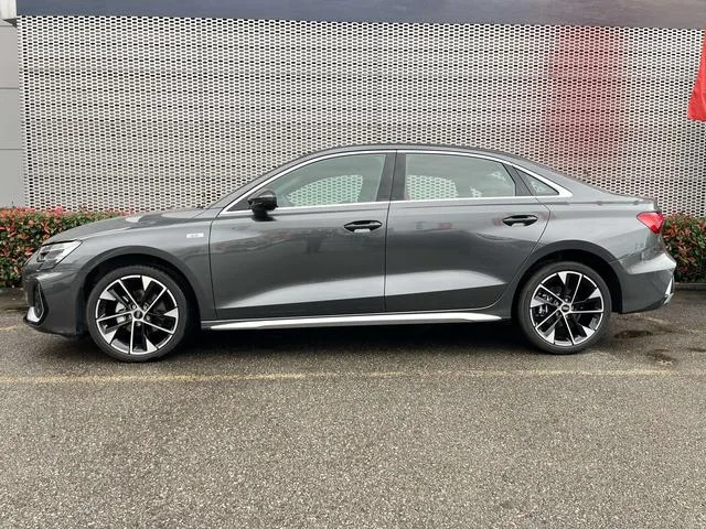 Audi A3 2025 A3L Limousine 35 TFSI Tipo exclusivo Flying Spur exterior foto 3