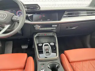 Audi A3 2025 A3L Limousine 35 TFSI Tipo exclusivo Flying Spur interior foto 9