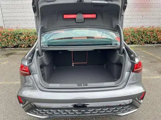 Audi A3 2025 A3L Limousine 35 TFSI Tipo exclusivo Flying Spur interior foto 12