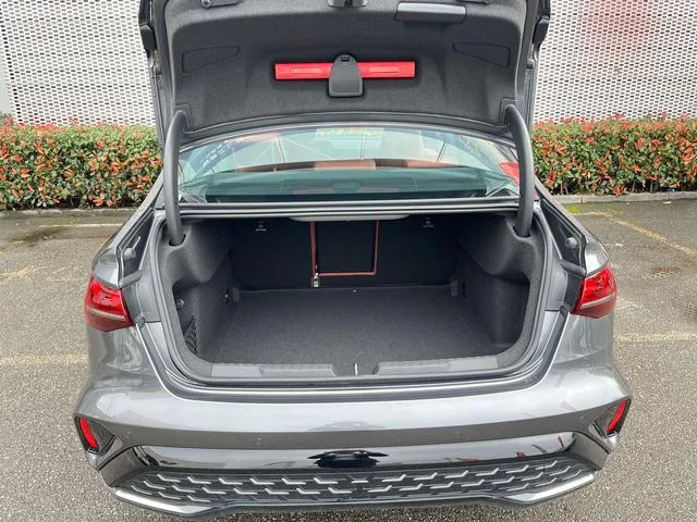 Audi A3 2025 A3L Limousine 35 TFSI Tipo exclusivo Flying Spur interior foto 12