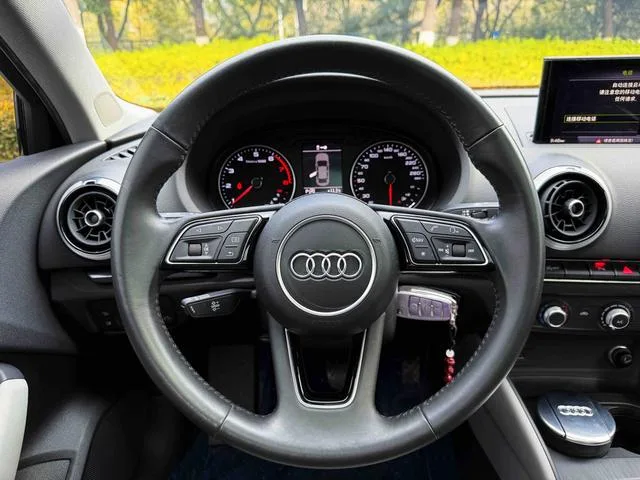 Audi A3 2020 Limousine 35 TFSI Fashionable Country VI interior photo 12