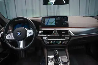 BMW 5 Series 2023 530Li Administrative M Sports suit exterior photo 3