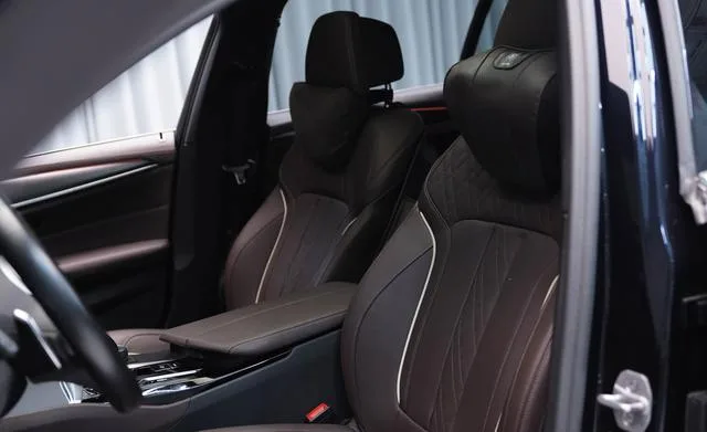BMW 5 Series 2023 530Li Administrative M Sports suit interior photo 7