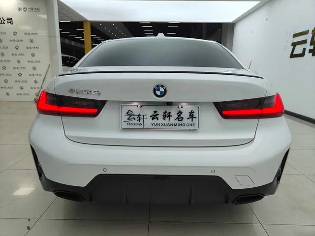 BMW 3 Series 2023 325Li M Sports Night Suit interior photo 12