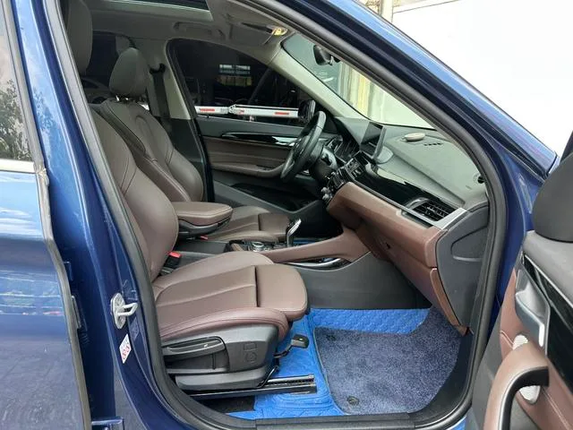 BMW X1 2021 sDrive20Li Premium Class interior photo 9