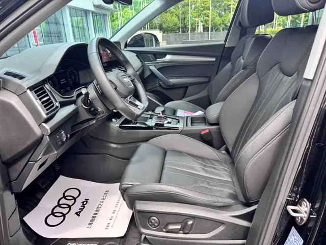 Audi Q5L 2022 40T Deluxe dinámico interior foto 11