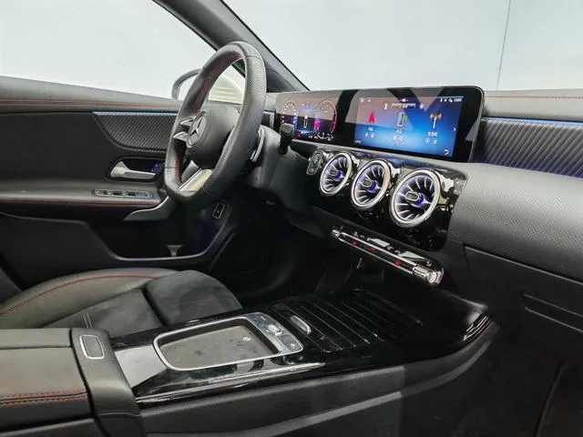 Mercedes-Benz A-Class 2024 A 200 L Fashion Edition interior photo 15