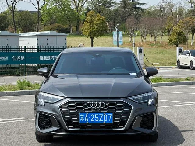 Audi A3 2024 A3L Limousine 35 TFSI Movimiento agresivo exterior foto 2