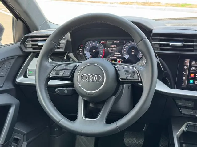 Audi A3 2024 A3L Limousine 35 TFSI Movimiento agresivo exterior foto 10