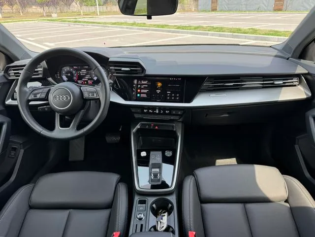 Audi A3 2024 A3L Limousine 35 TFSI Movimiento agresivo interior foto 11