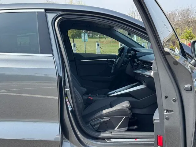 Audi A3 2024 A3L Limousine 35 TFSI Movimiento agresivo interior foto 15