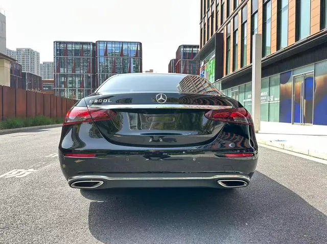 Mercedes-Benz E-Class 2022 Deuxième lifting E 300 L Type de luxe Voiture intérieur photo 13